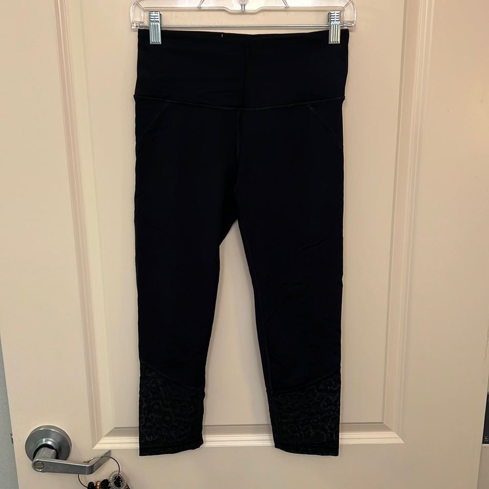 Knockout VICTORIA SPORT mesh leopard legging by Victoria’s Secret Small